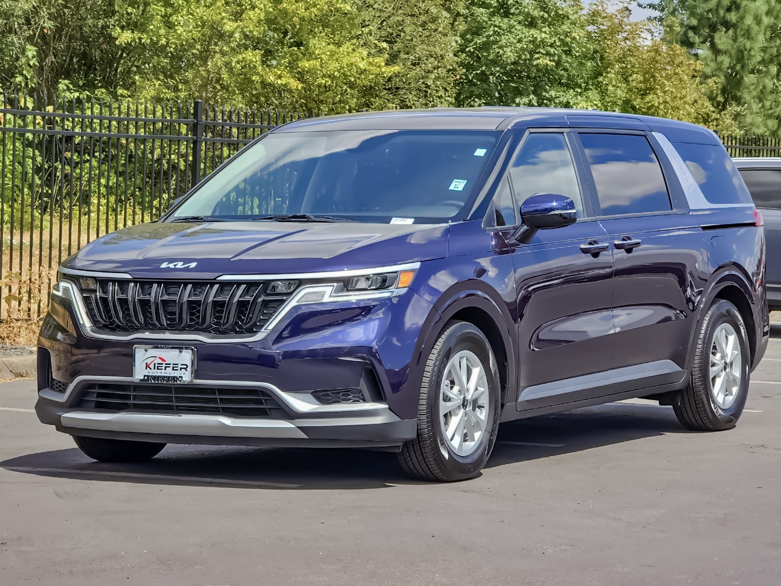 2024 Kia Carnival LX photo 5