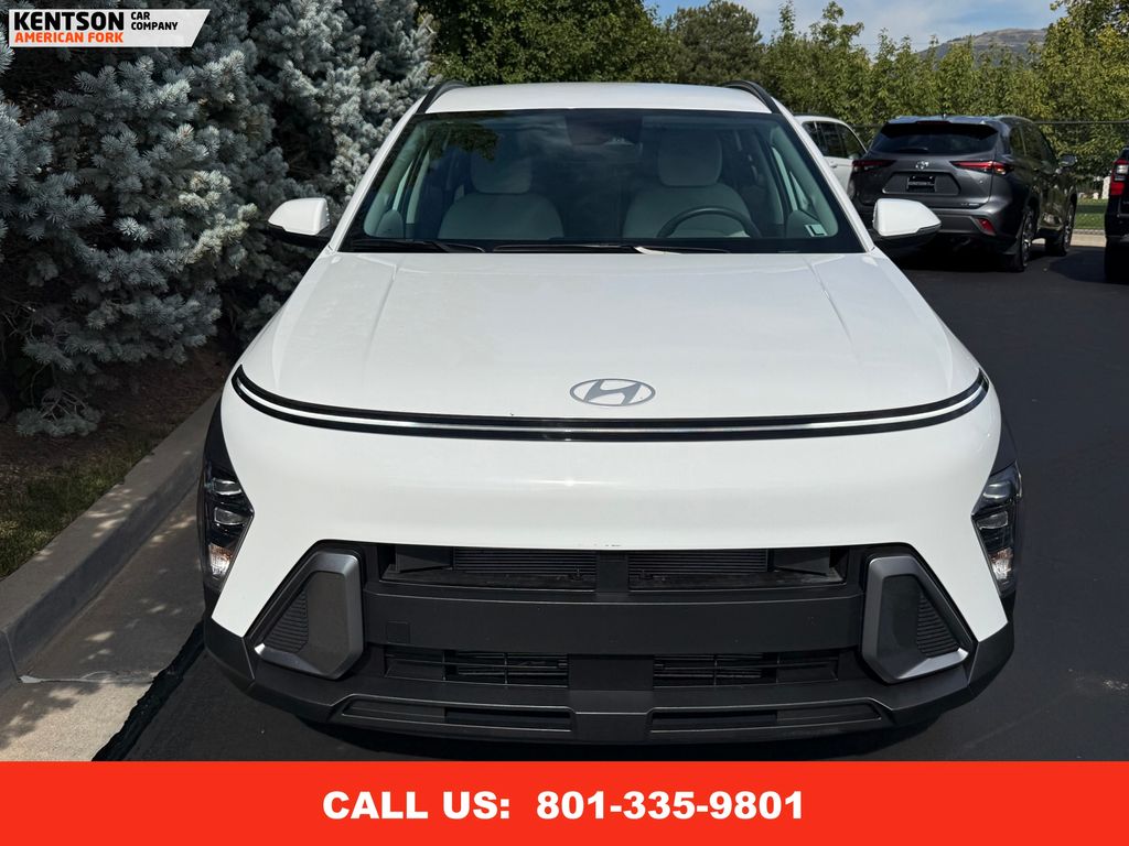 2025 Hyundai Kona SEL photo 2