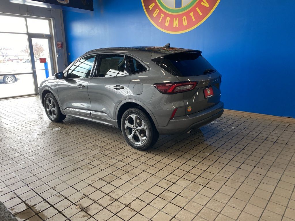 2023 Ford Escape ST-Line photo 4