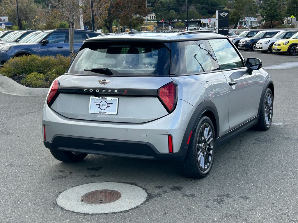 2025 Mini Cooper Hardtop S photo 4