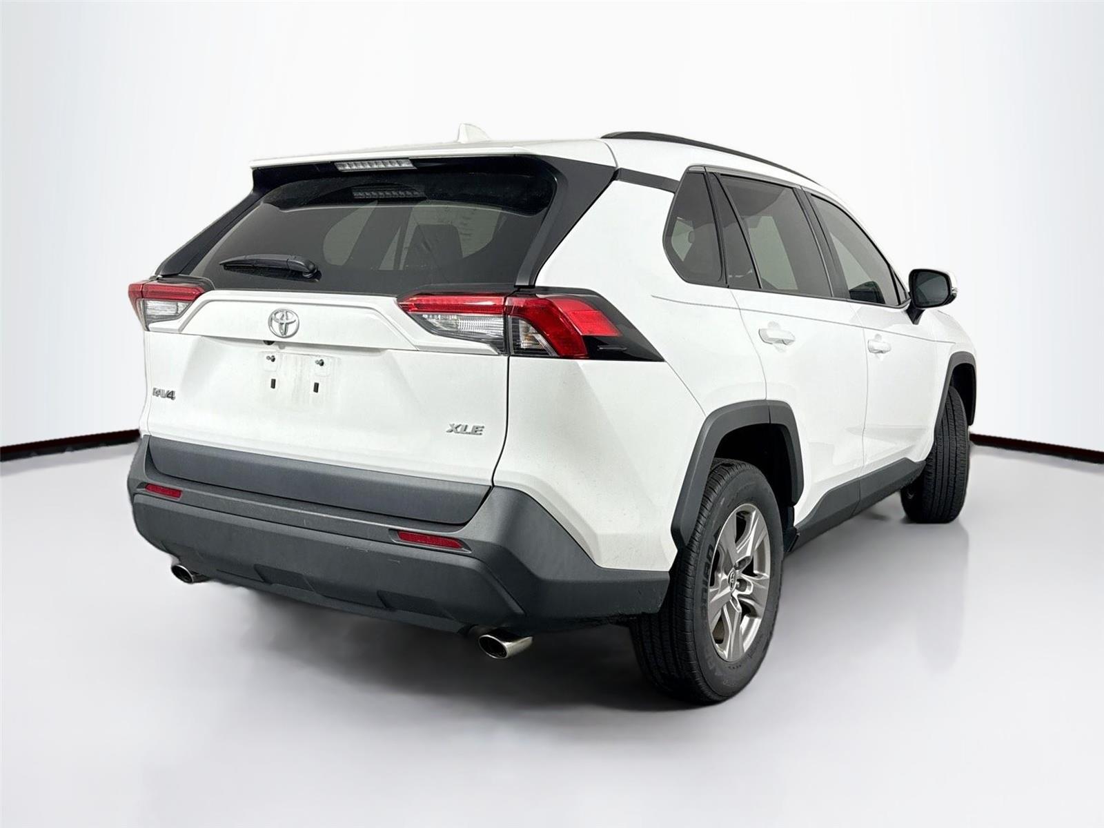 2022 Toyota RAV4 XLE photo 5