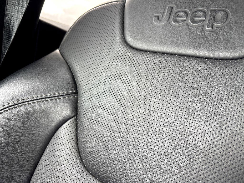 2023 Jeep Cherokee Altitude Lux photo 3