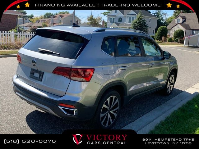 2023 Volkswagen Taos SE photo 2