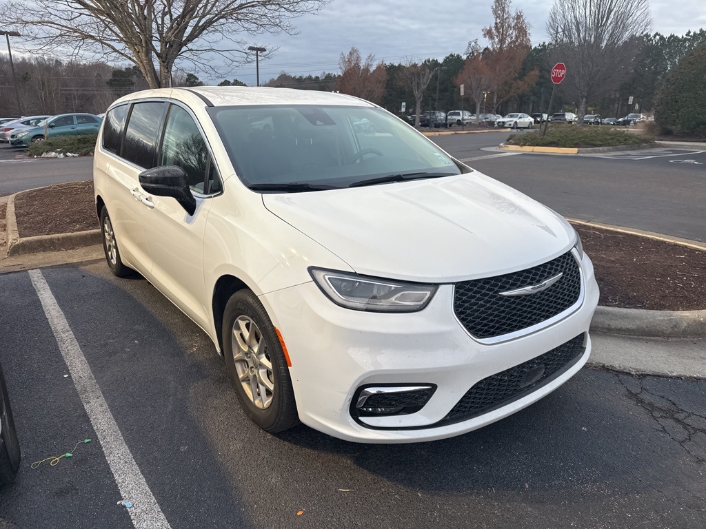 2024 Chrysler Pacifica Touring L's photo