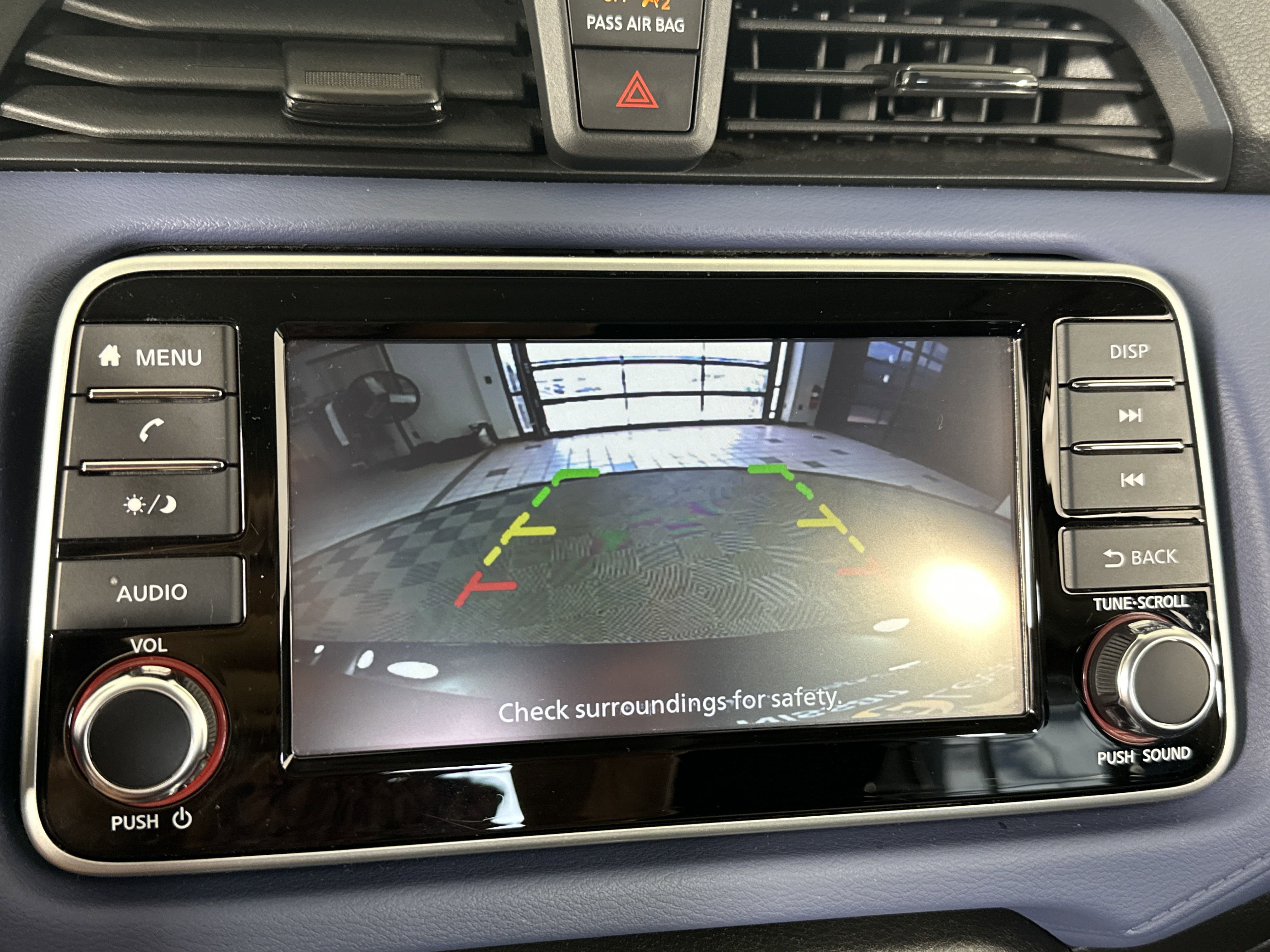 2023 Nissan Versa SV photo 4
