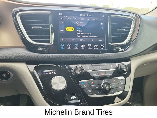 2018 Chrysler Pacifica Touring Plus photo 17