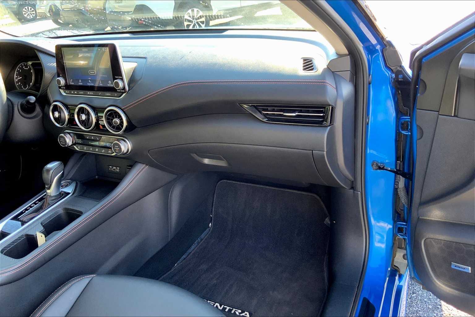 2022 Nissan Sentra SR photo 18
