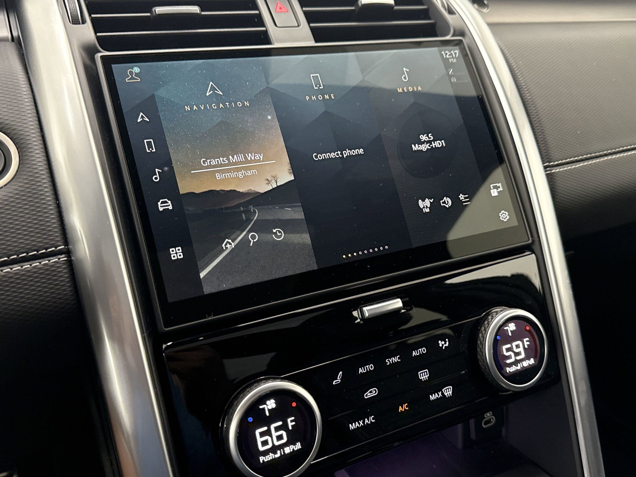 2024 Land Rover Discovery SE photo 21