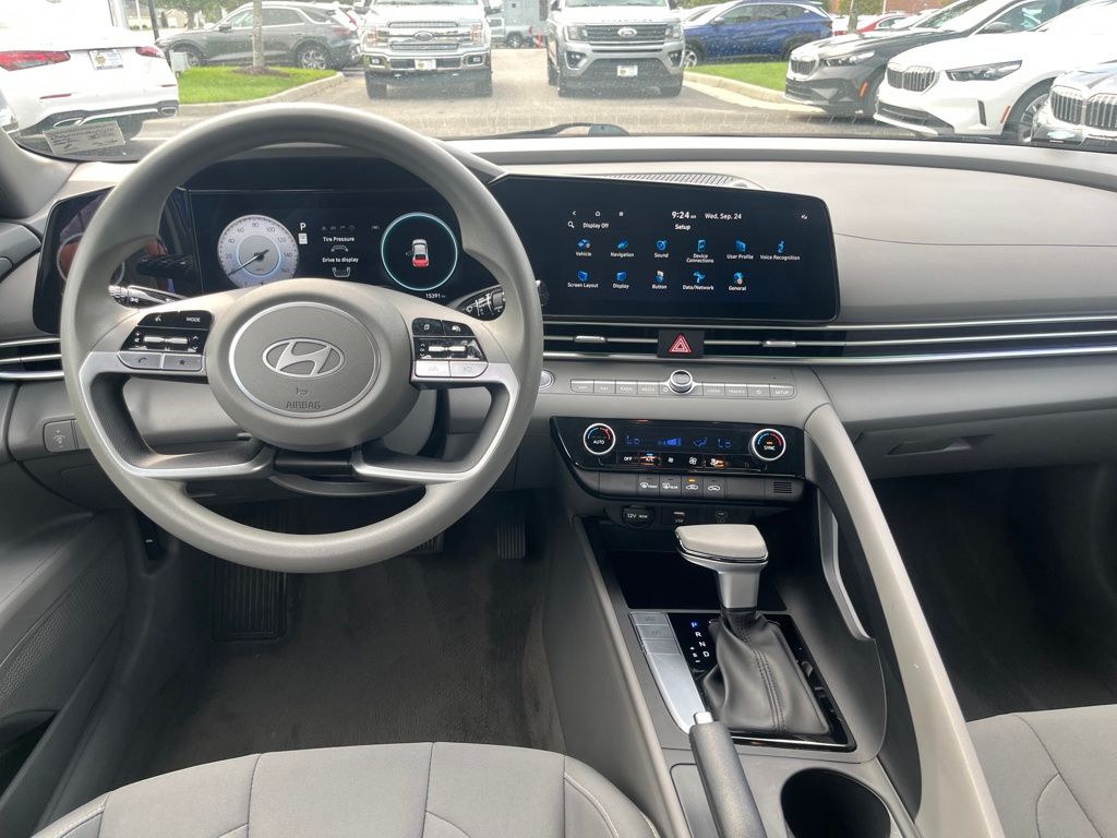 2024 Hyundai Elantra SEL photo 21