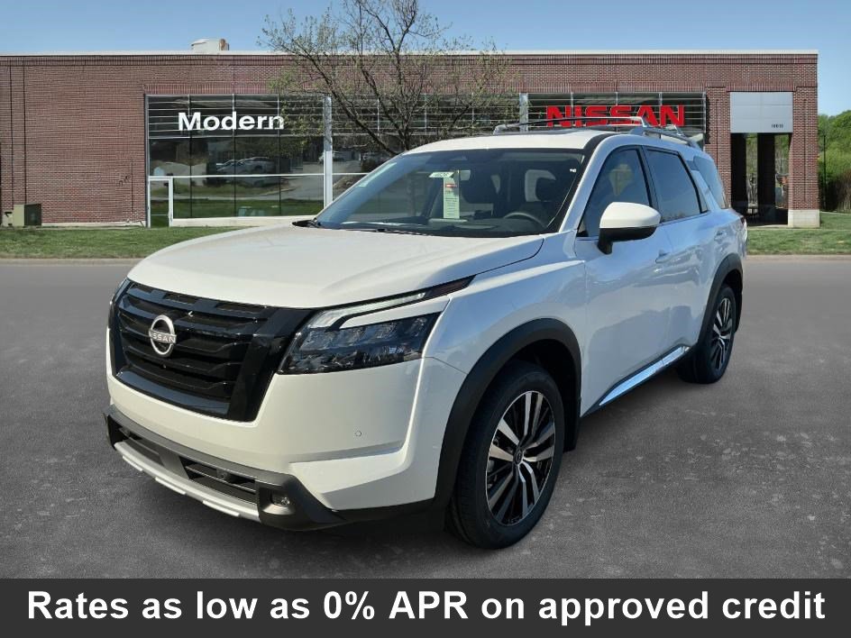 2025 Nissan Pathfinder Platinum's photo