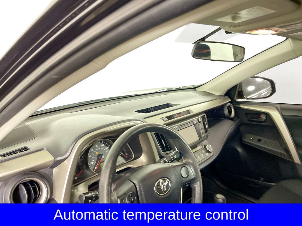 2013 Toyota RAV4 XLE photo 6