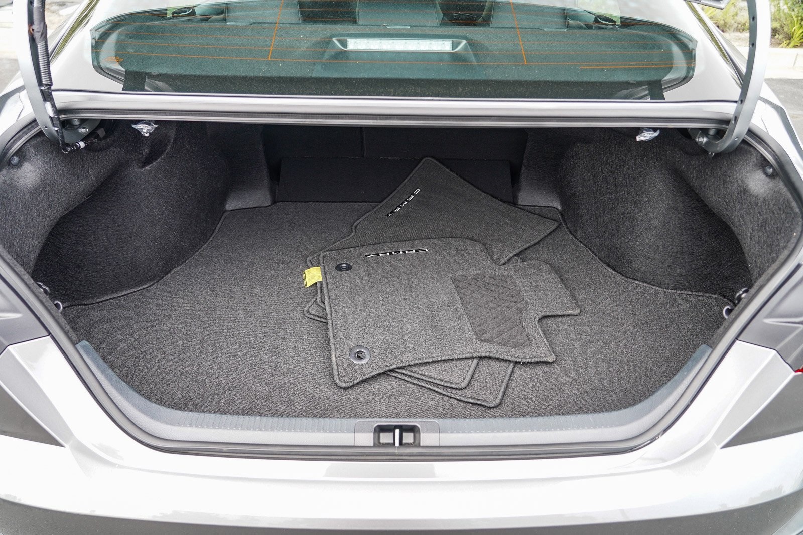 2025 Toyota Camry SE photo 18