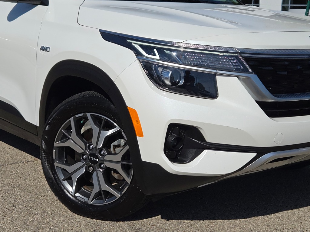 2022 Kia Seltos EX photo 3