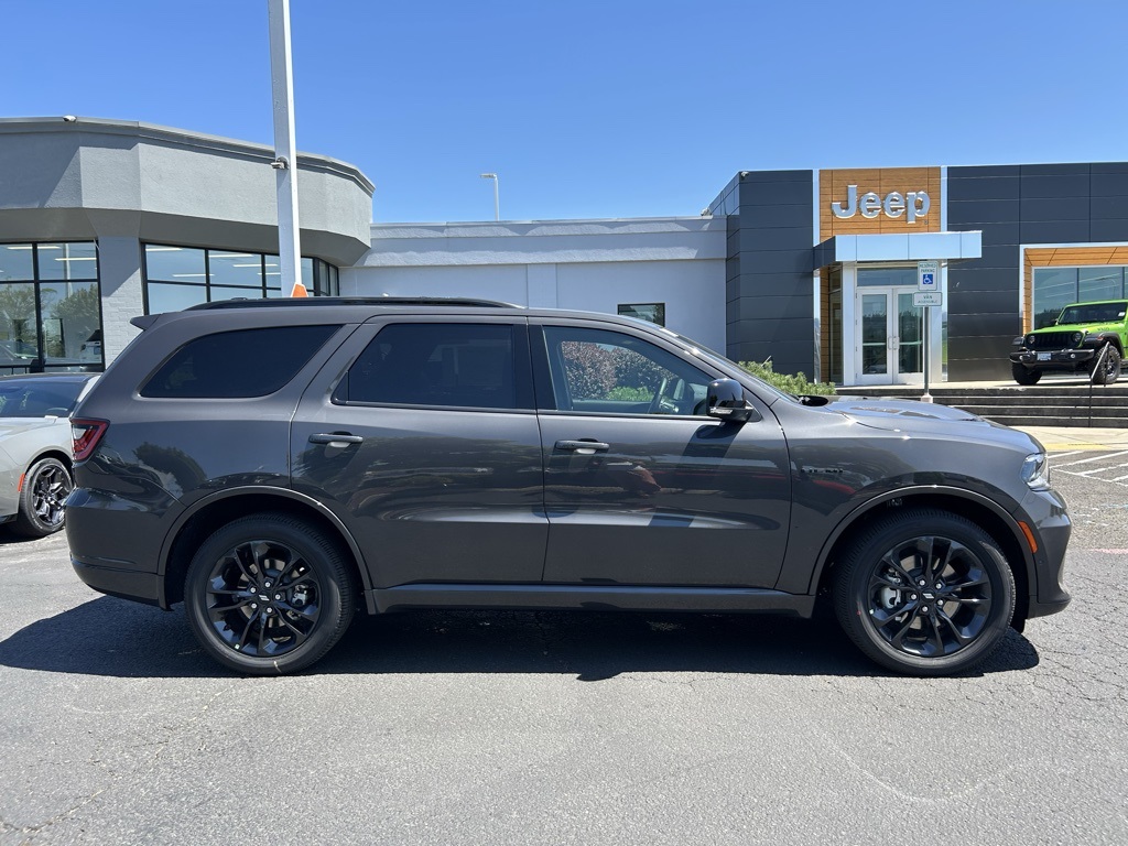 2025 Dodge Durango R/T Plus photo 3