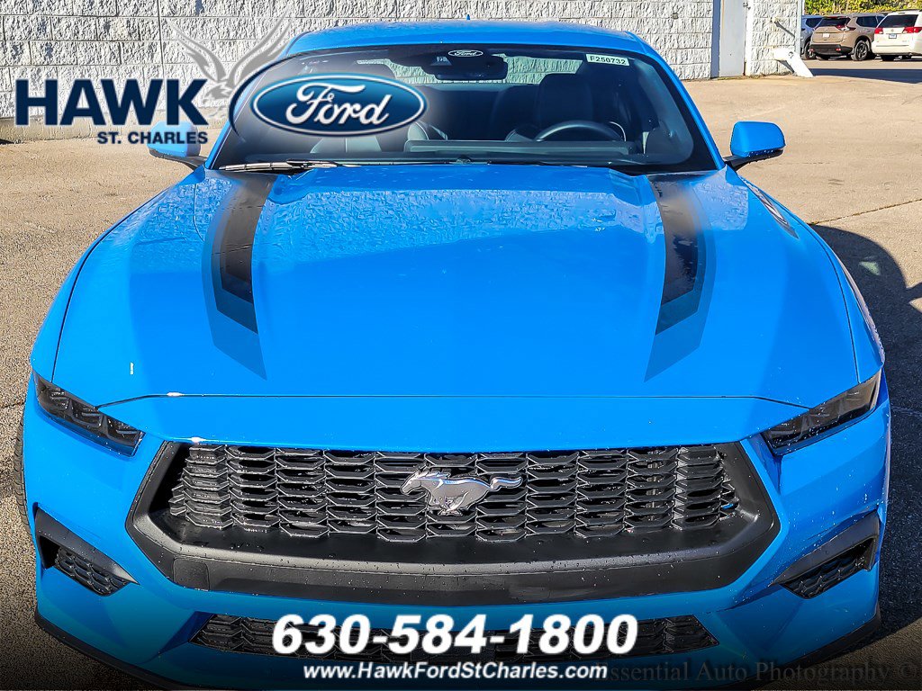 2025 Ford Mustang EcoBoost Premium photo 2