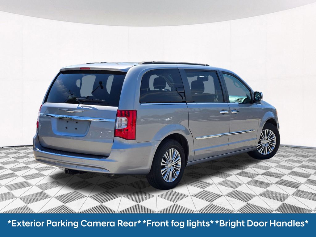 2013 Chrysler Town & Country photo 10