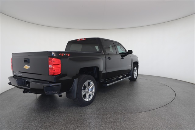 2018 Chevrolet Silverado 1500 Custom photo 17