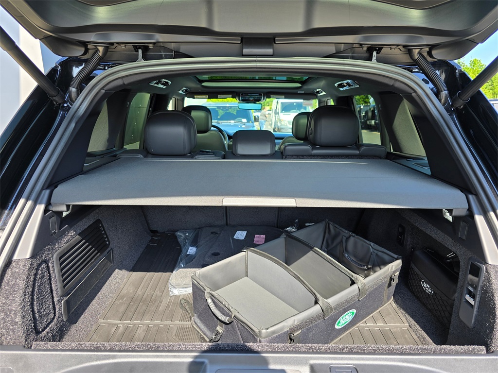2025 Land Rover Range Rover SE photo 27