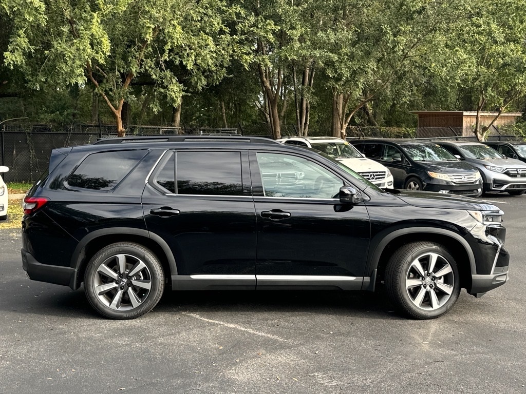 2025 Honda Pilot Elite photo 2