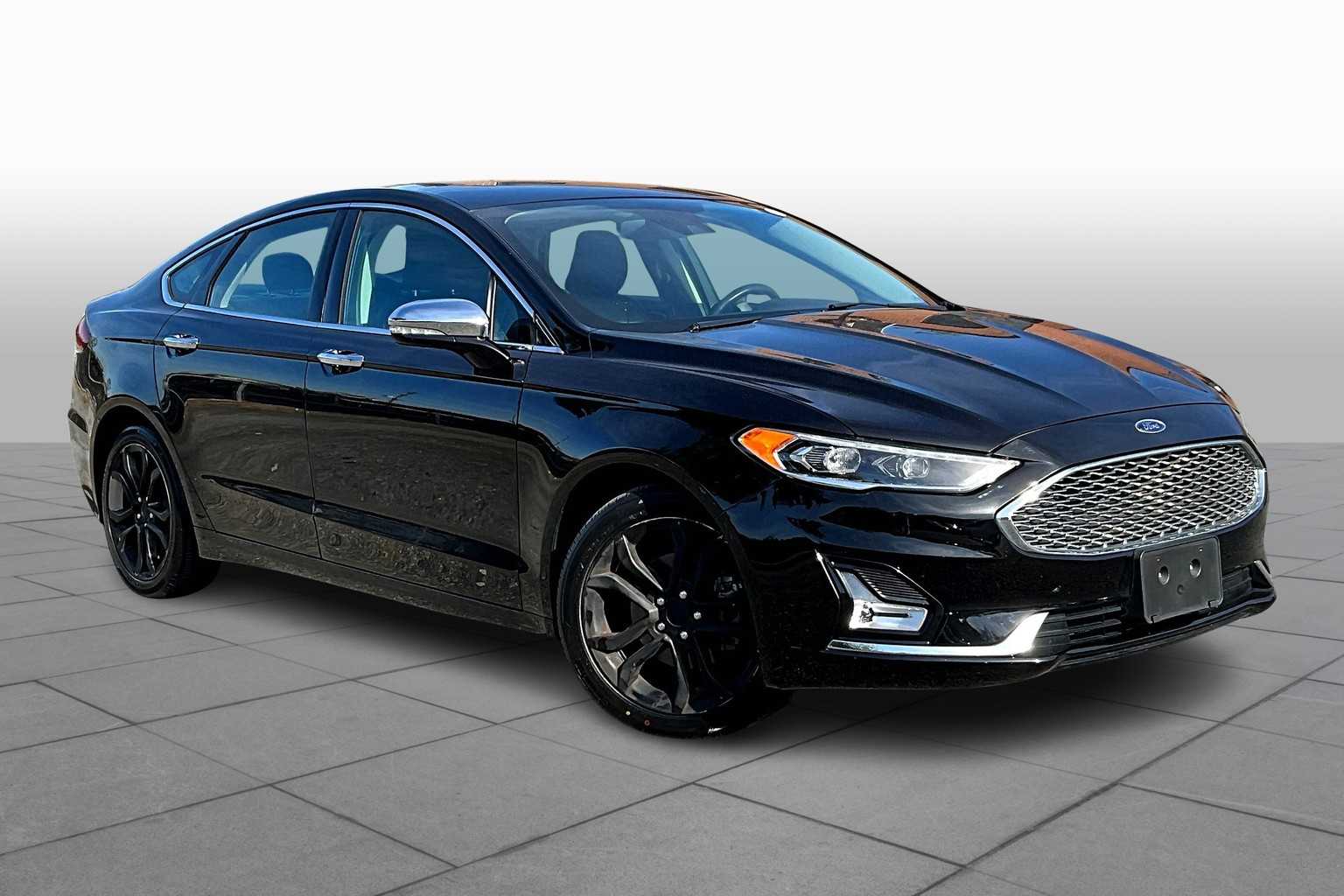 2019 Ford Fusion Hybrid Titanium photo 2