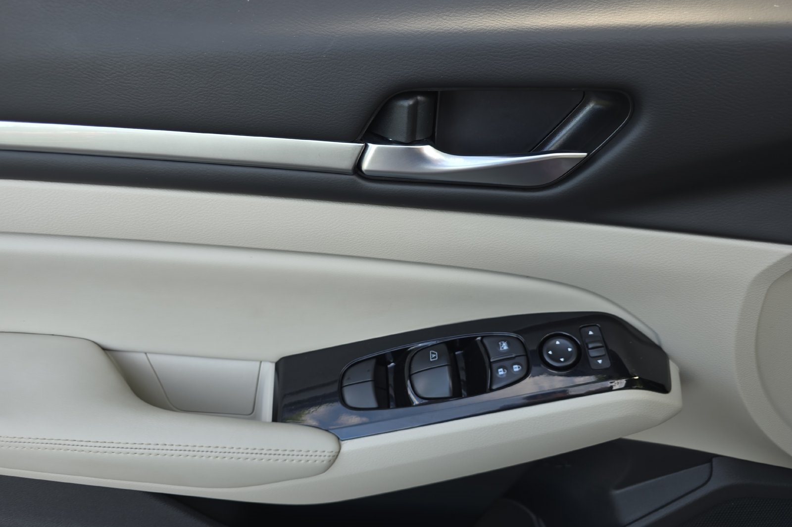 2024 Nissan Altima 2.5 SL photo 8