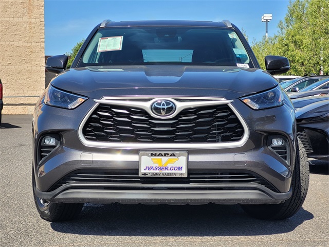 2022 Toyota Highlander XLE photo 2