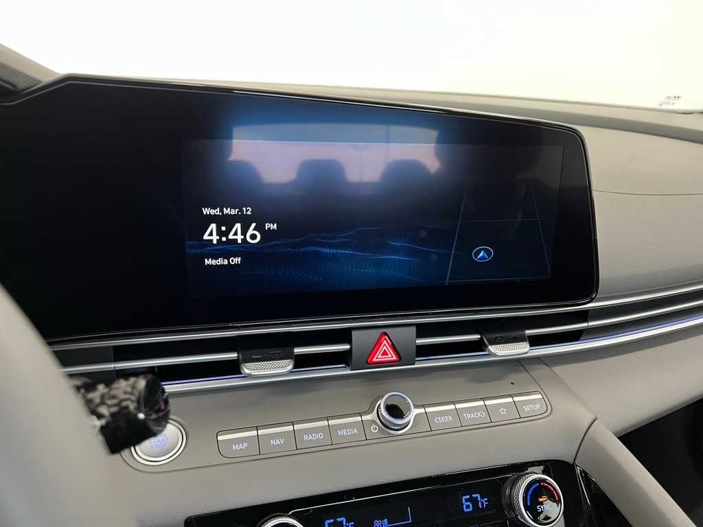 2025 Hyundai Elantra SEL Convenience photo 19
