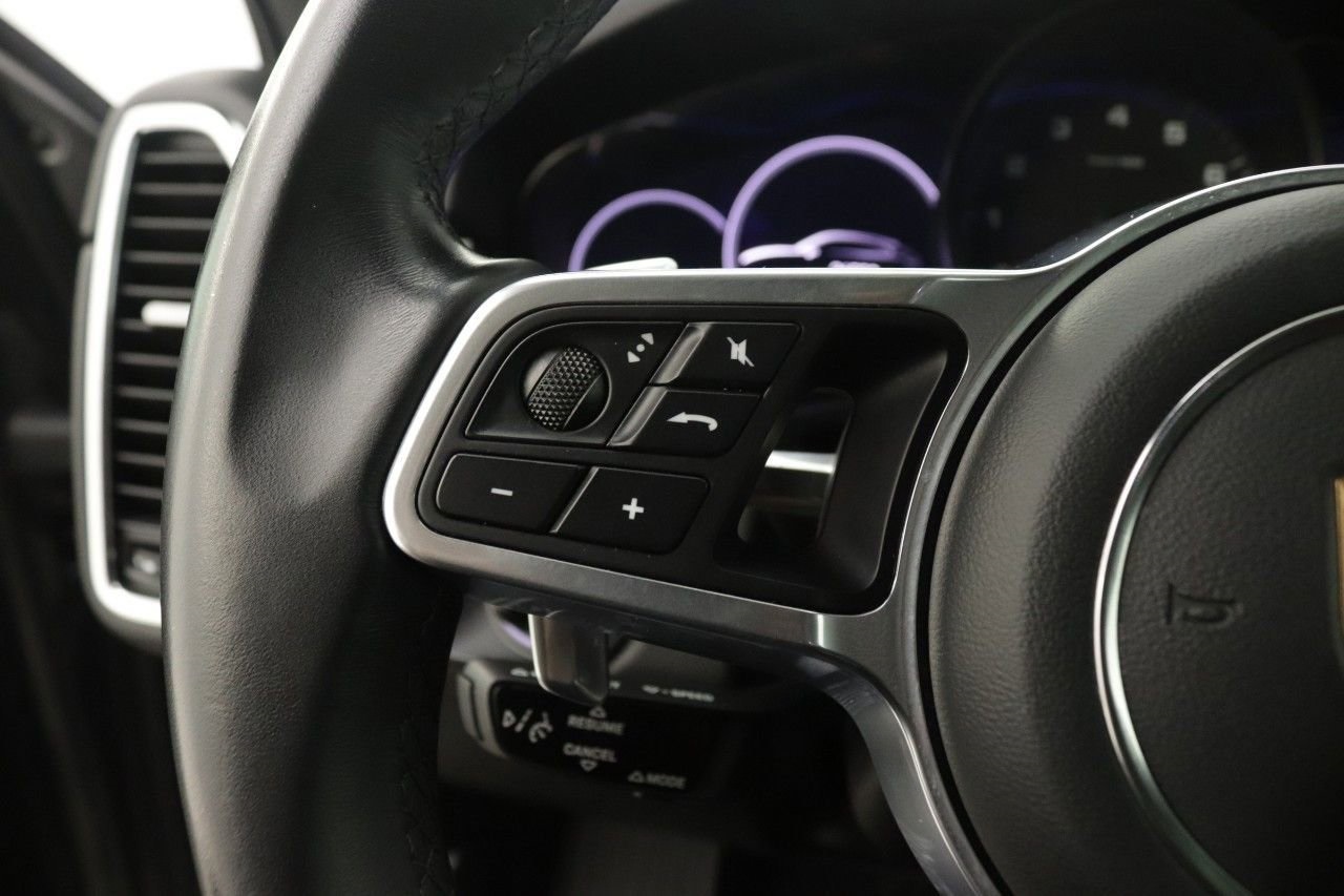 2022 Porsche Cayenne Coupe Base photo 10