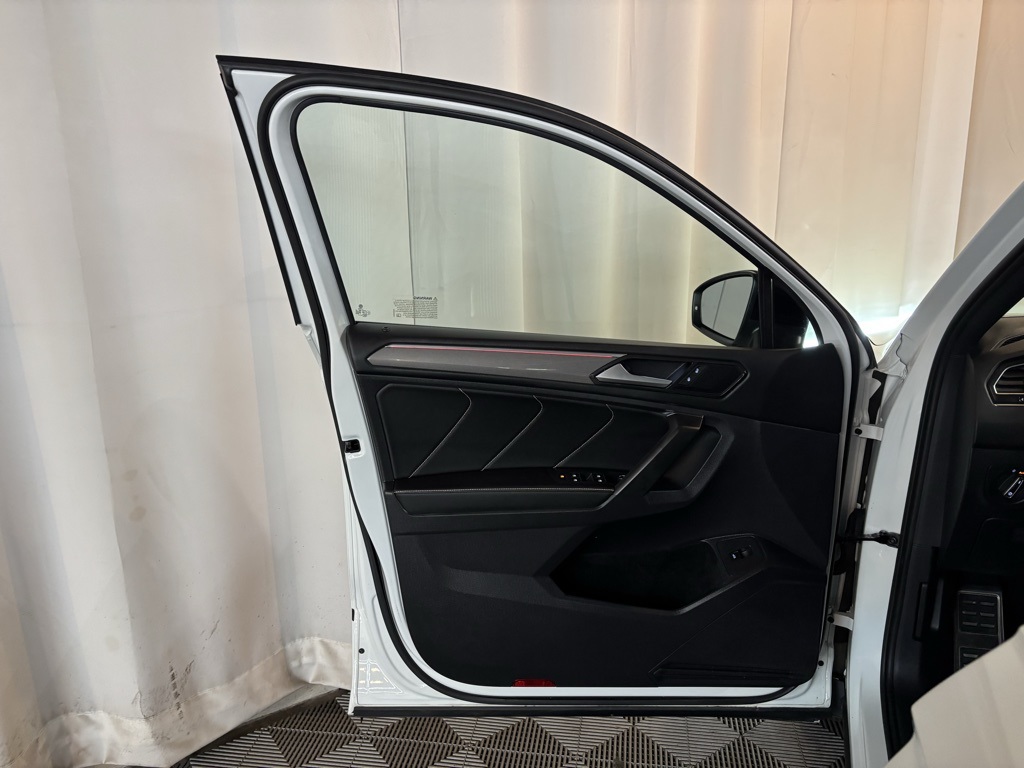 2022 Volkswagen Tiguan SE R-Line Black photo 16