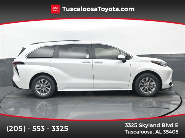 2026 Toyota Sienna XLE's photo
