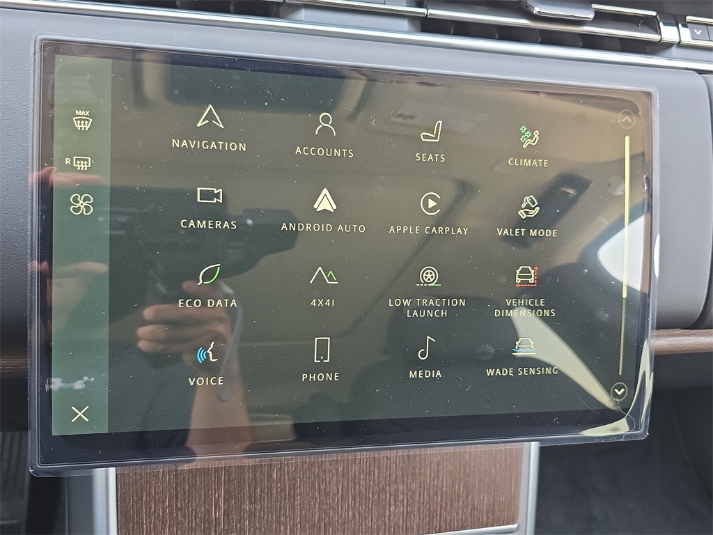 2025 Land Rover Range Rover SE photo 21