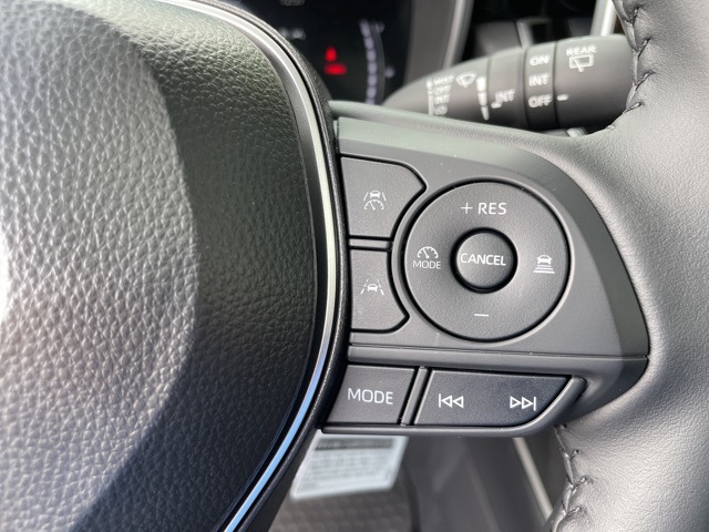 2025 Toyota Corolla Cross XLE photo 19