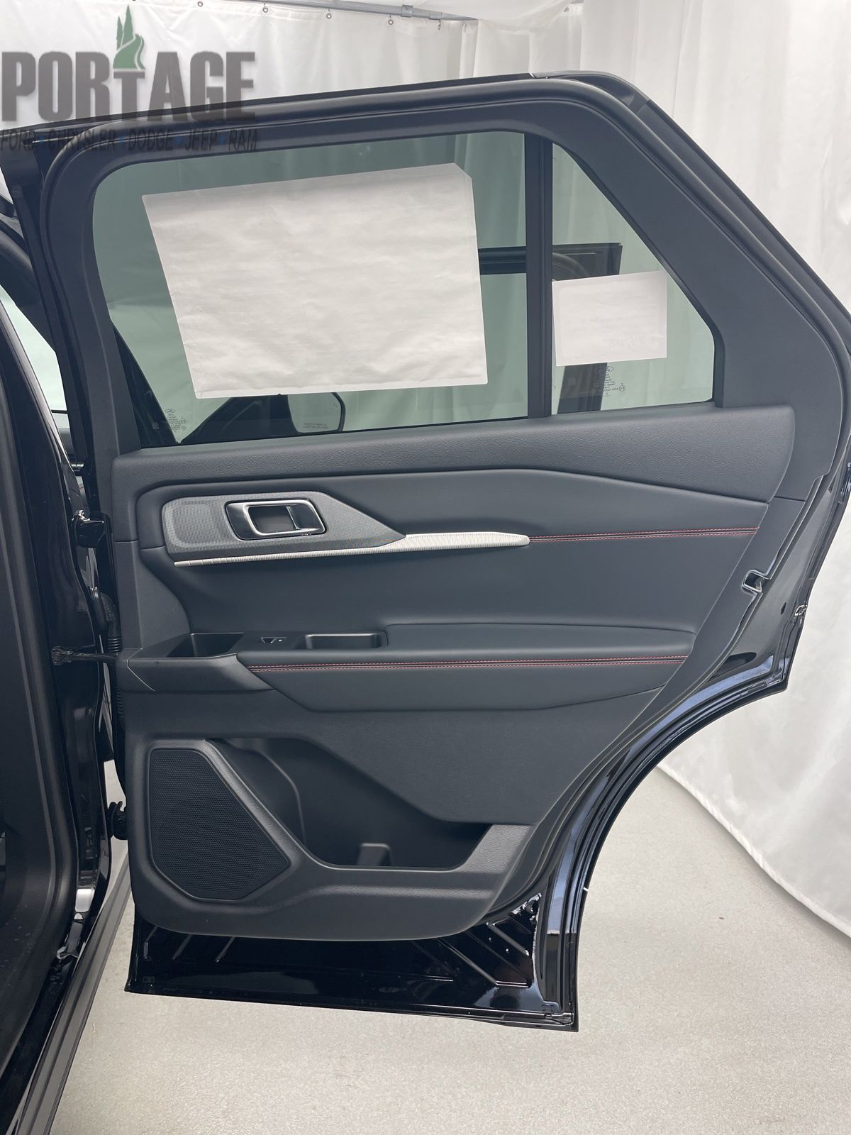 2025 Ford Explorer ST-Line photo 35