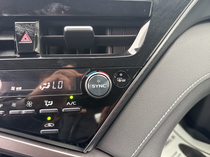 2022 Toyota Camry SE photo 29