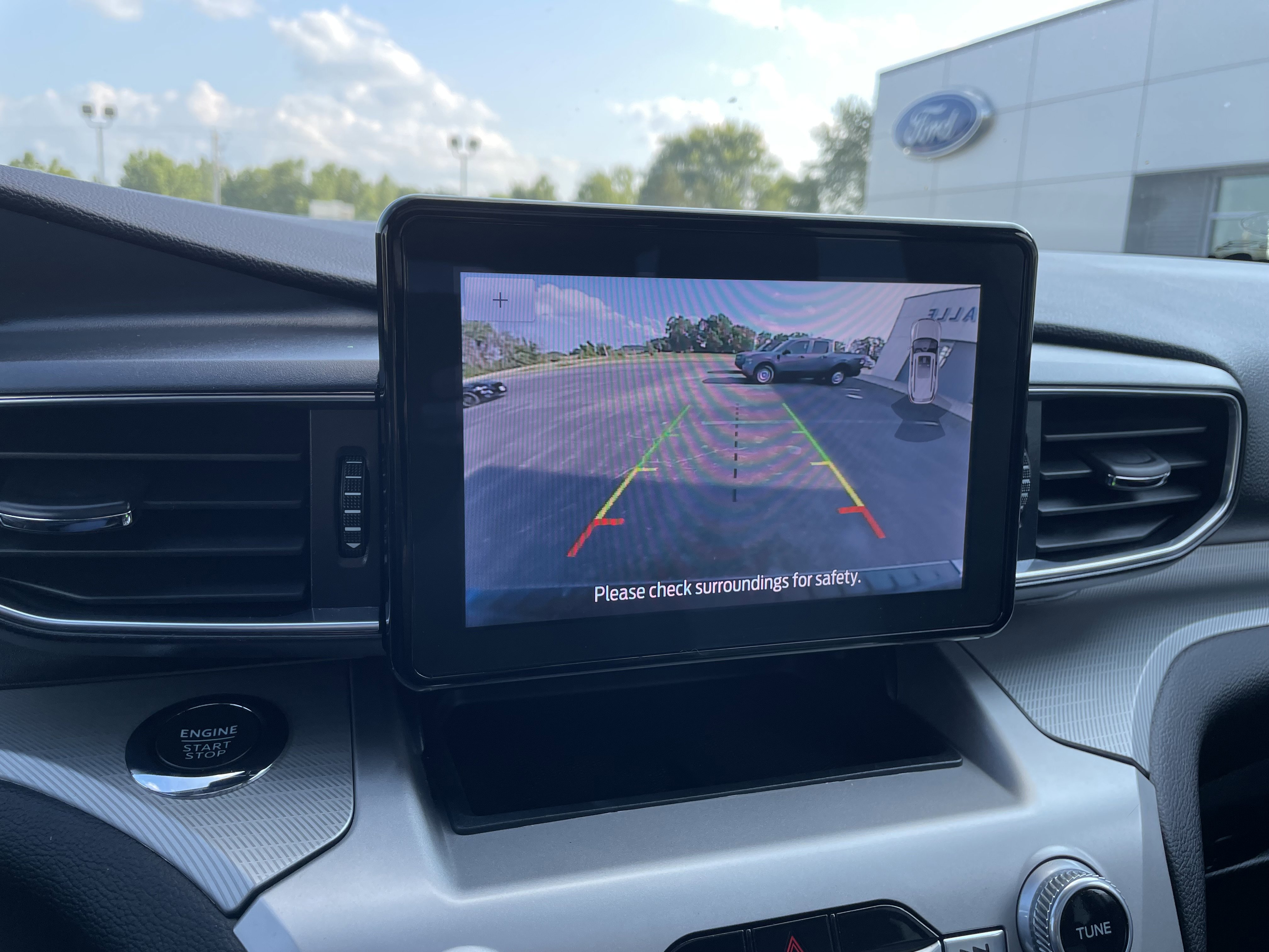 2022 Ford Explorer XLT photo 2