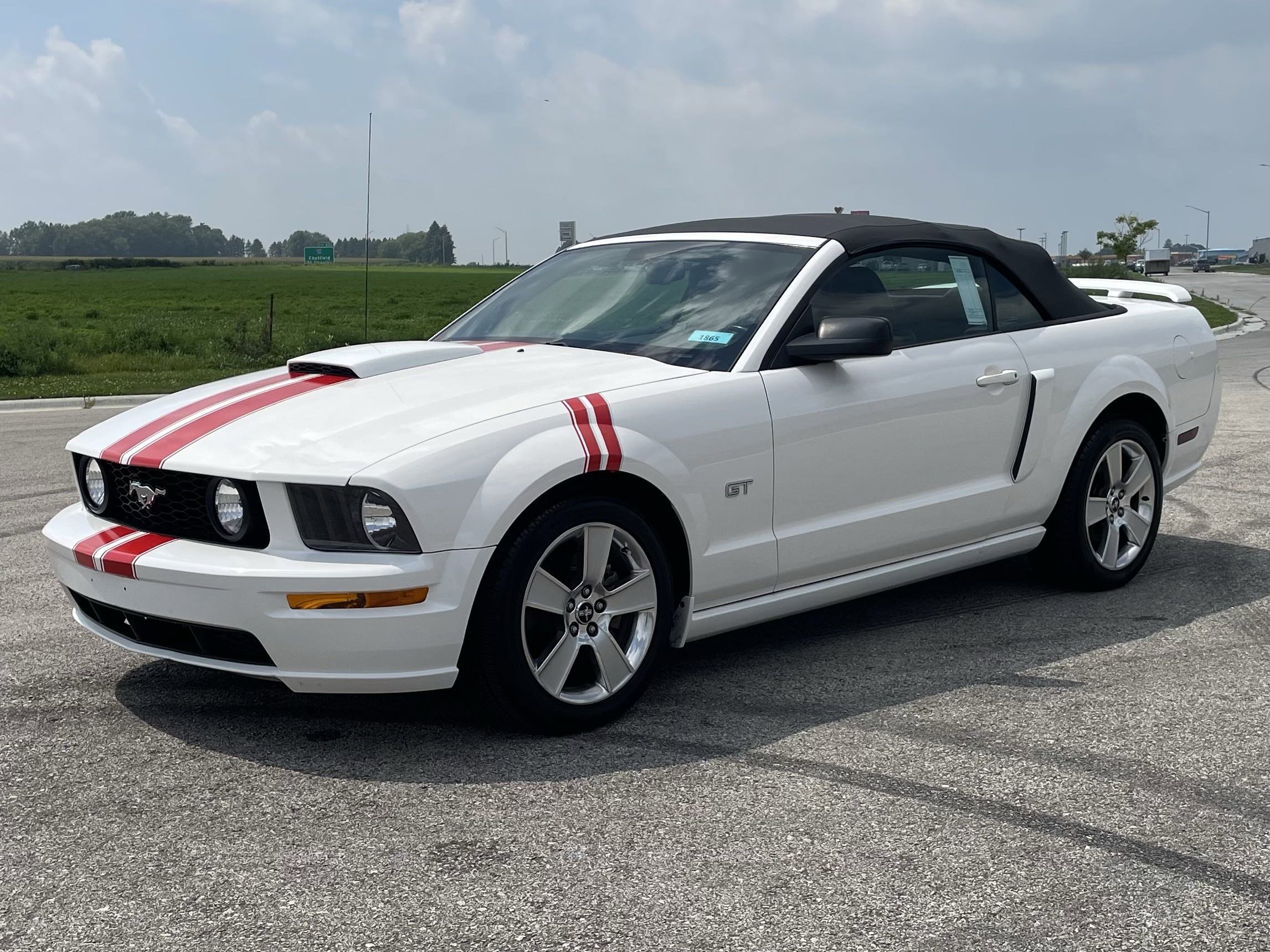 Used 2007 Ford Mustang GT Deluxe with VIN 1ZVHT85H275203604 for sale in Burnsville, Minnesota