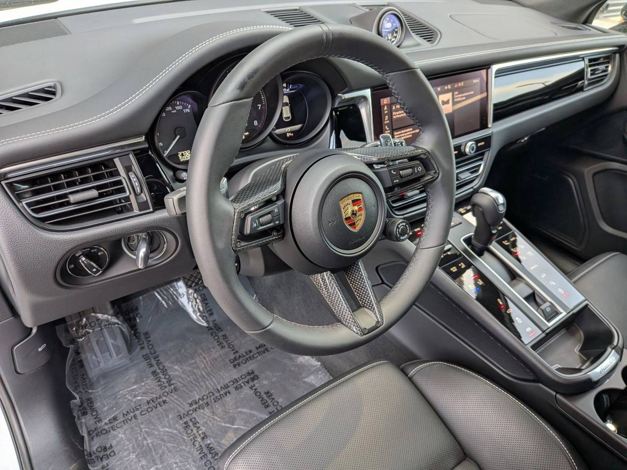 2025 Porsche Macan T photo 4