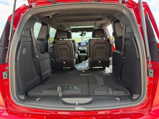 2026 Chrysler Pacifica Limited photo 12