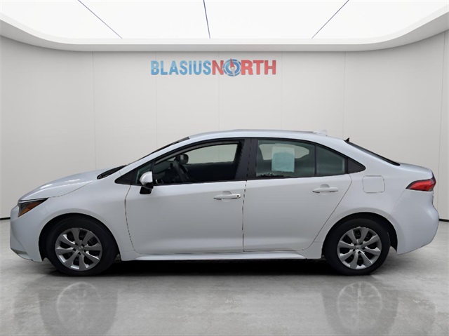 2025 Toyota Corolla LE's photo