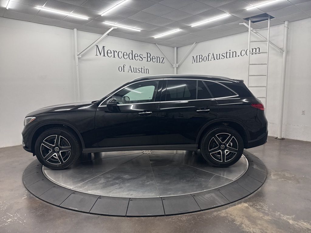2026 Mercedes Benz GLC 300 photo 2