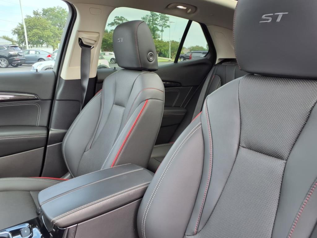 2023 Buick Envision Essence photo 17
