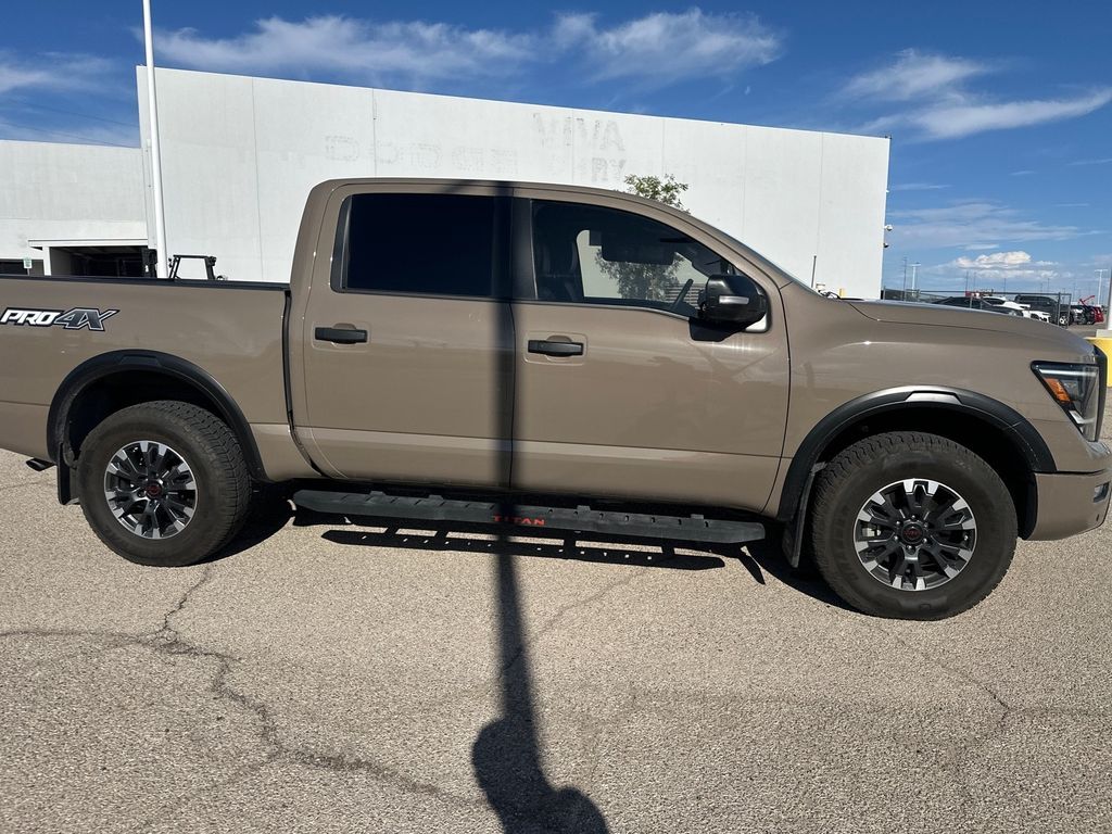 2024 Nissan Titan PRO-4X photo 4
