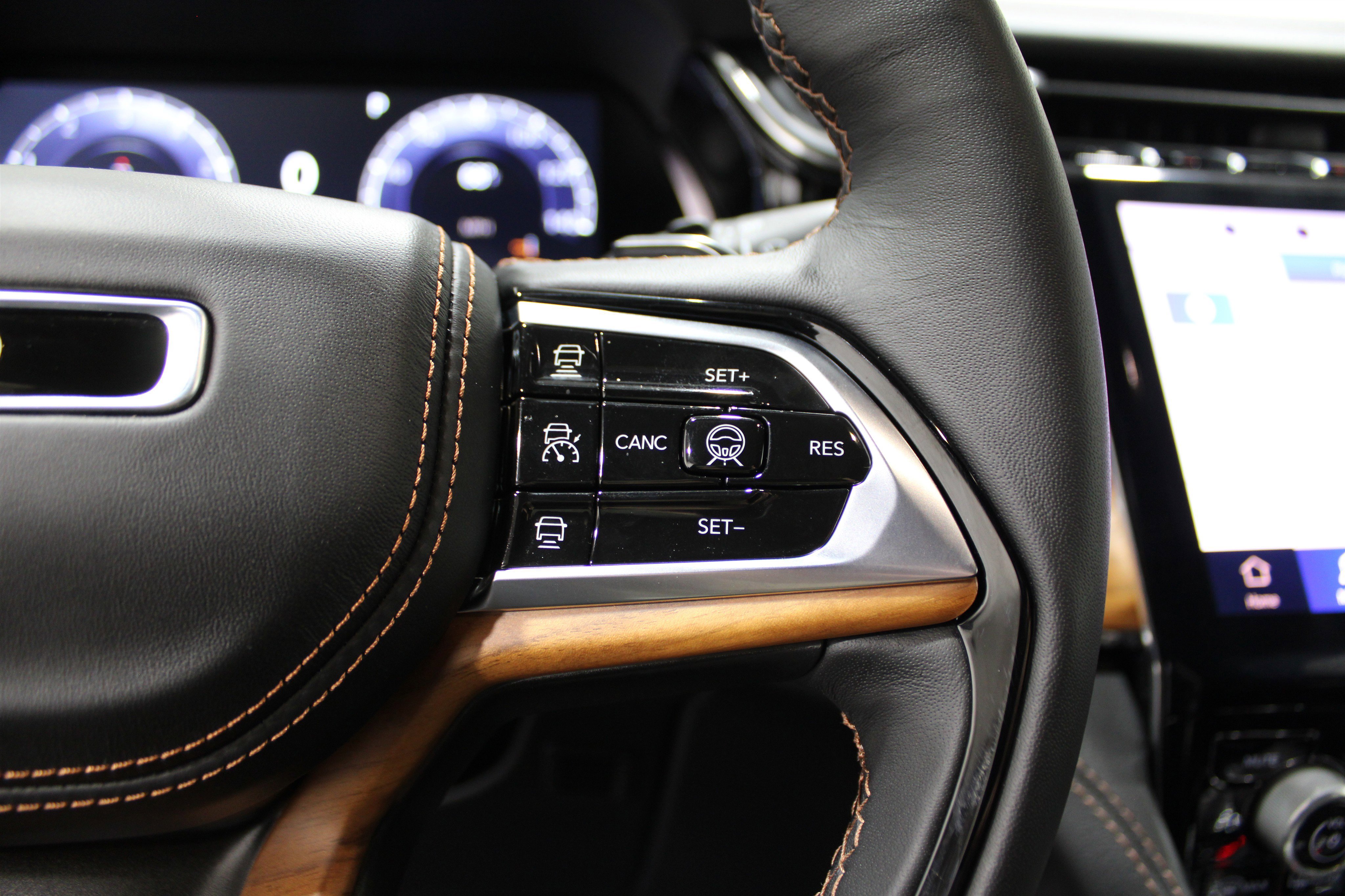 2025 Jeep Grand Cherokee L Summit Reserve photo 7
