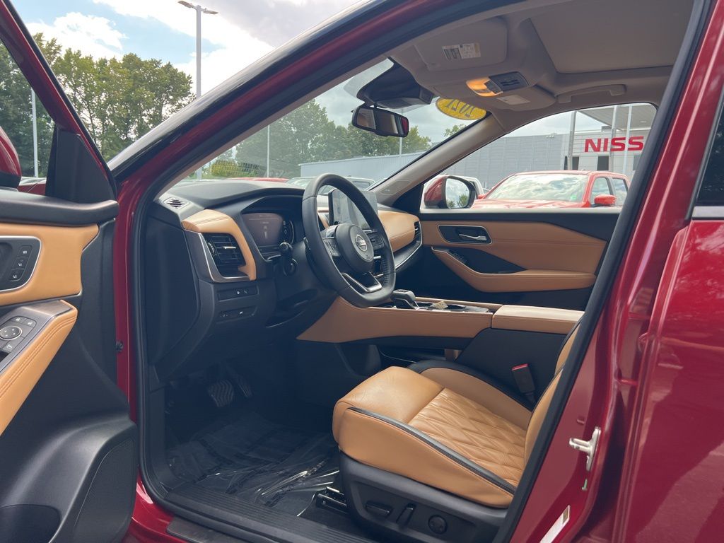 2021 Nissan Rogue Platinum photo 2