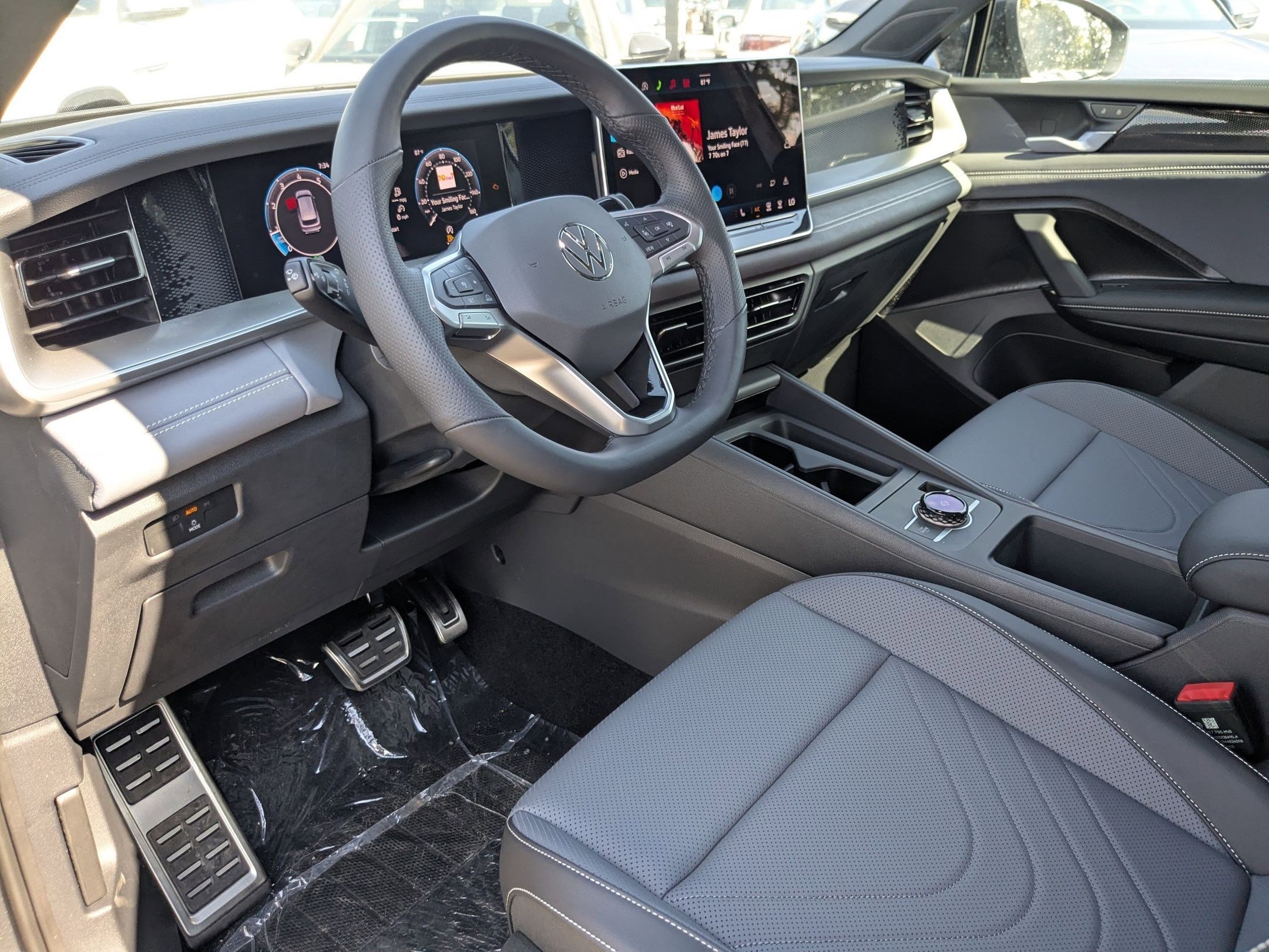 2026 Volkswagen Tiguan SE R-Line Black photo 2