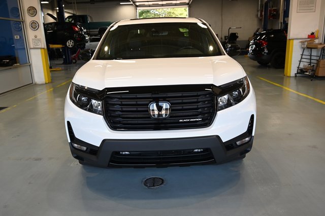 2023 Honda Ridgeline Black Edition photo 2