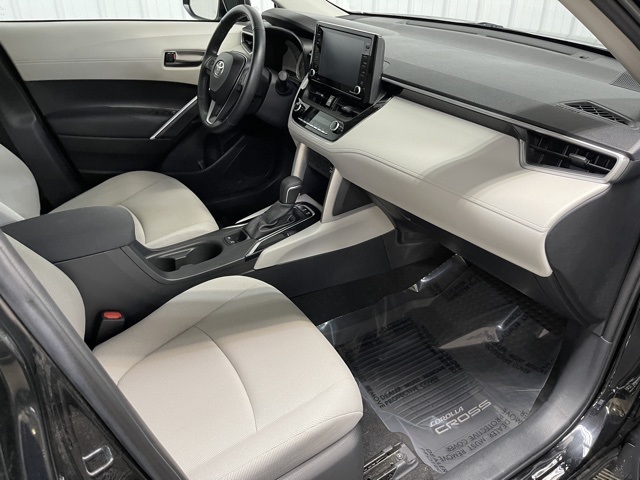 2022 Toyota Corolla Cross LE photo 21