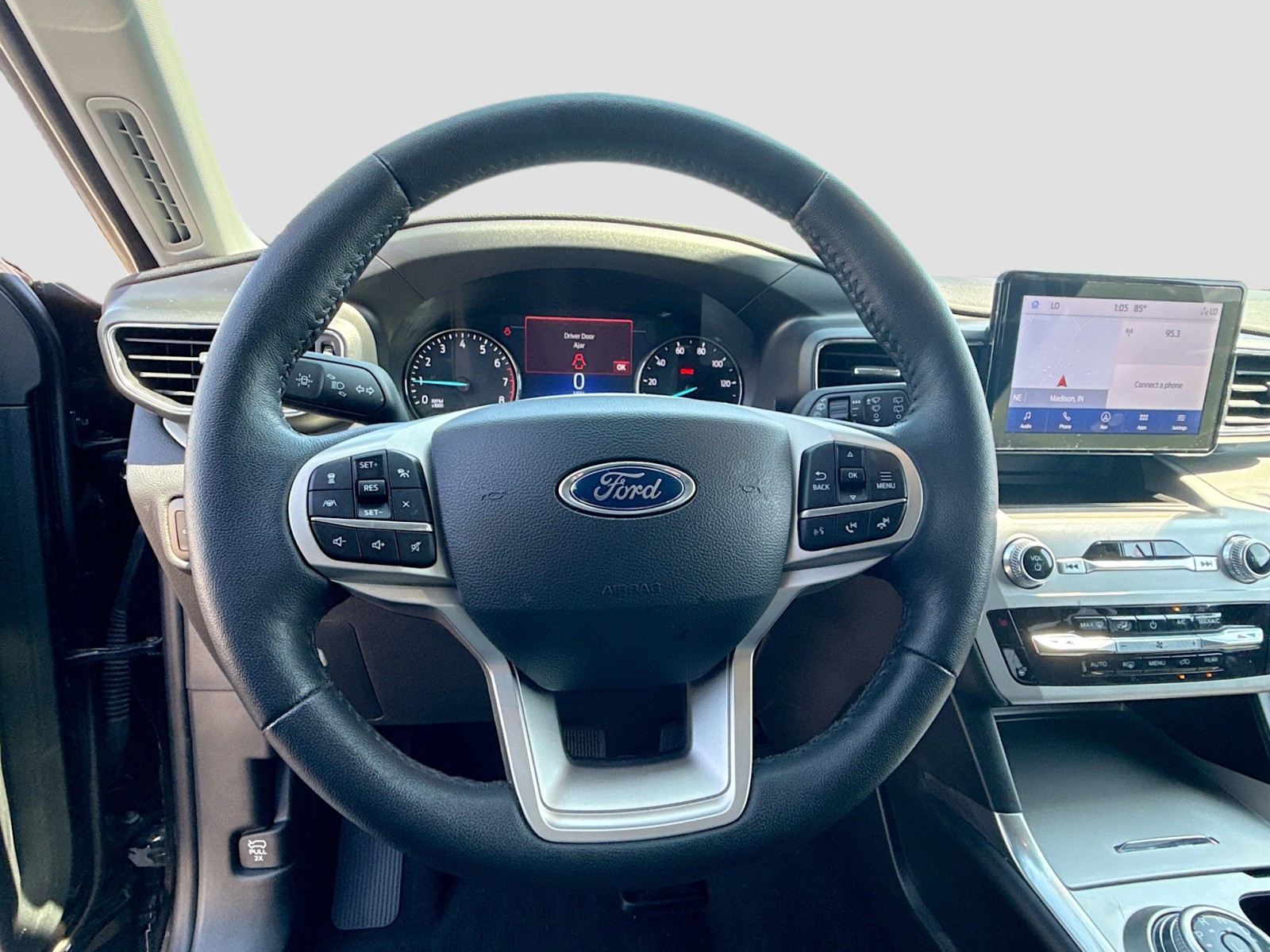 2024 Ford Explorer XLT photo 9
