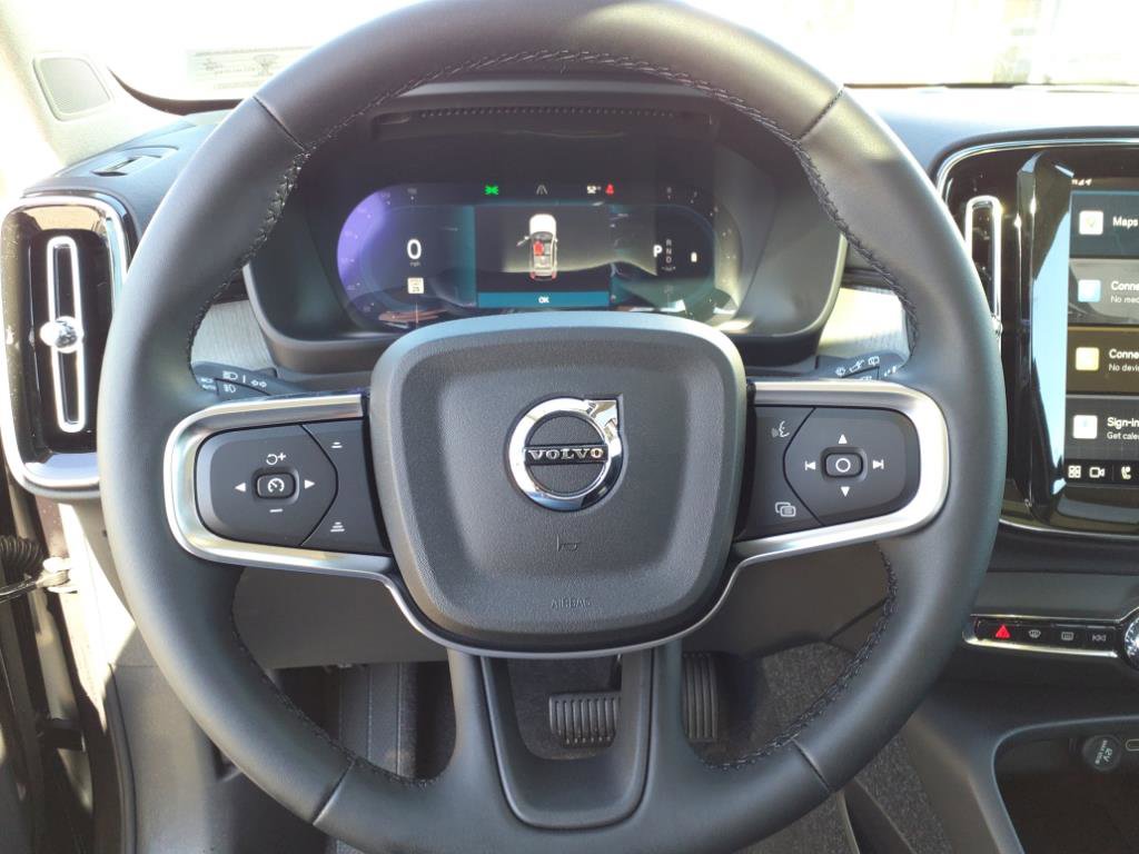 2025 Volvo XC40 Core photo 13