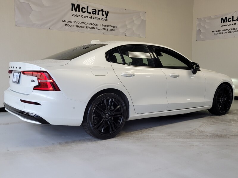 2024 Volvo S60 B5 Plus Black Edition photo 2